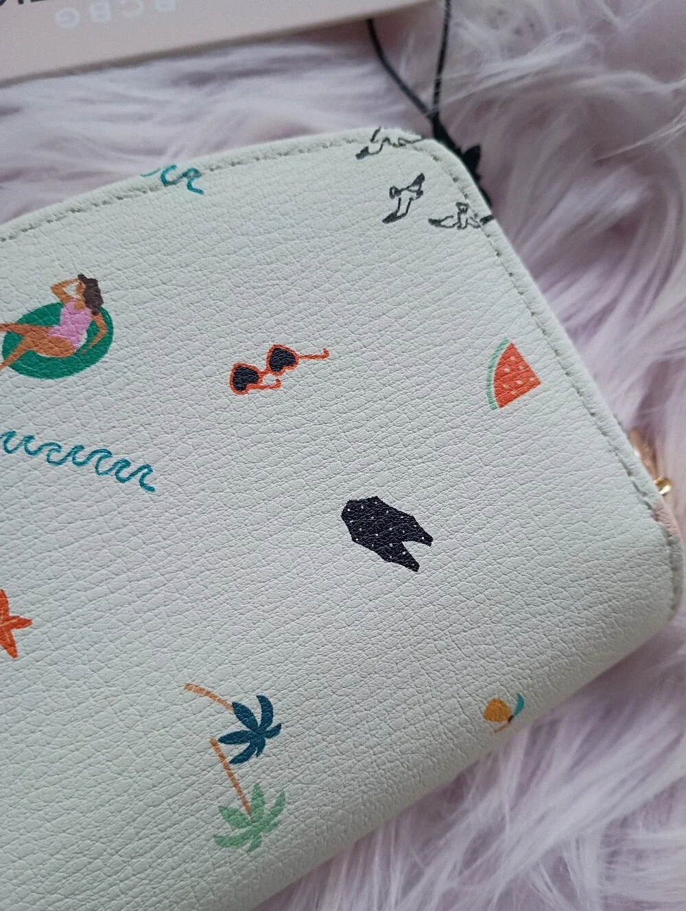 NEW BCBGeneration White Summer Beach Themed Wallet